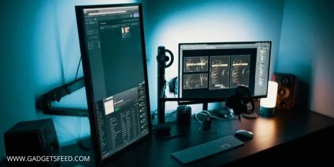 How to connect 3 monitors to a laptop docking station